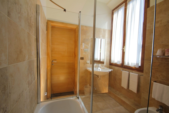 Imagen de la habitación del Hotel Villa Betania. Foto 13