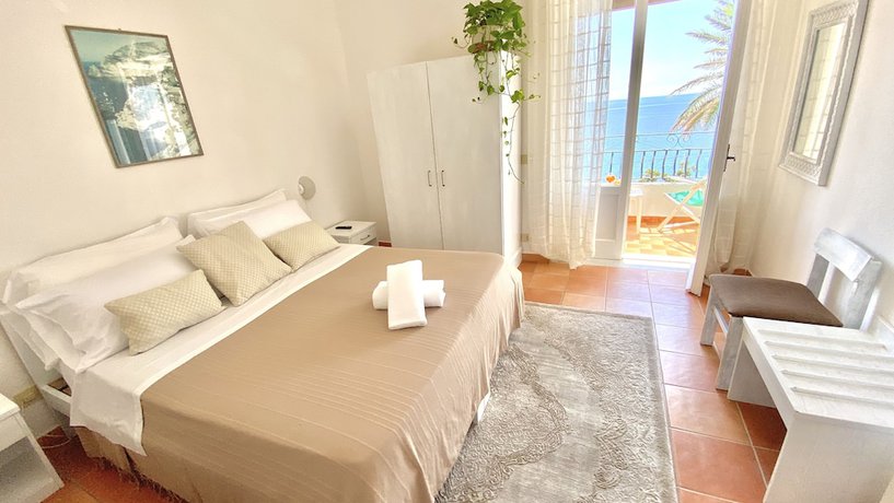 Imagen de la habitación del Hotel Villa Bina Sea. Foto 11