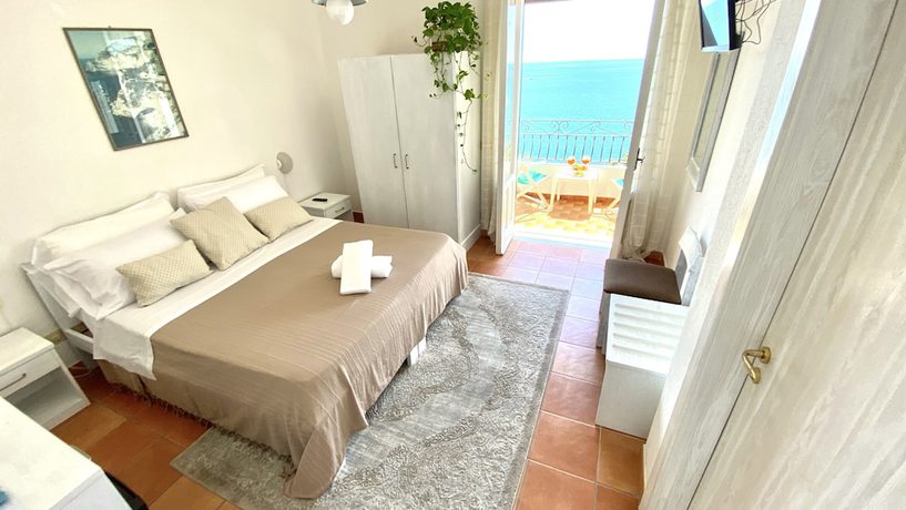 Imagen de la habitación del Hotel Villa Bina Sea. Foto 16