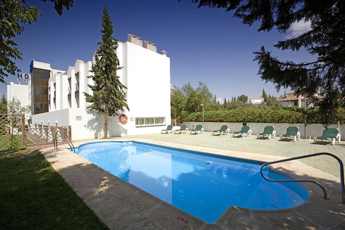 Imagen de la piscina del Hotel Villa Blanca. Foto 15