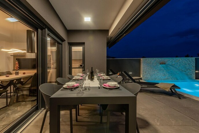 Imagen general del Hotel Villa Blue Sky in Turanj. Foto 4