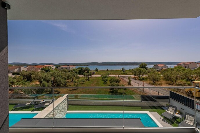 Imagen general del Hotel Villa Blue Sky in Turanj. Foto 8