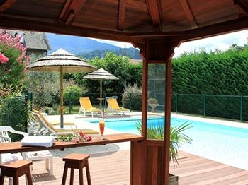 Imagen de la piscina del Hotel Villa Bon Repos. Foto 16