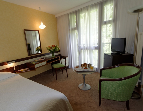 Imagen de la habitación del Hotel Villa Borghese, The Originals Relais. Foto 4