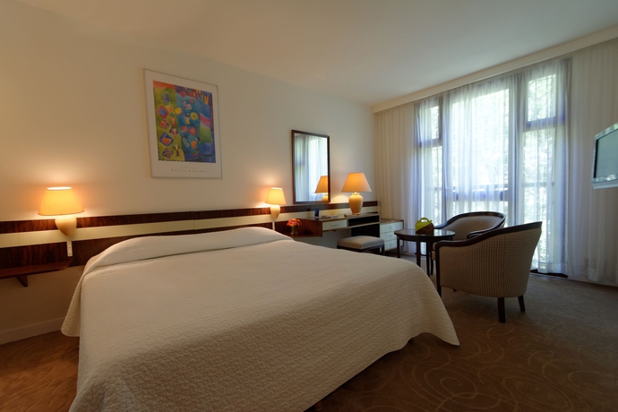 Imagen de la habitación del Hotel Villa Borghese, The Originals Relais. Foto 6