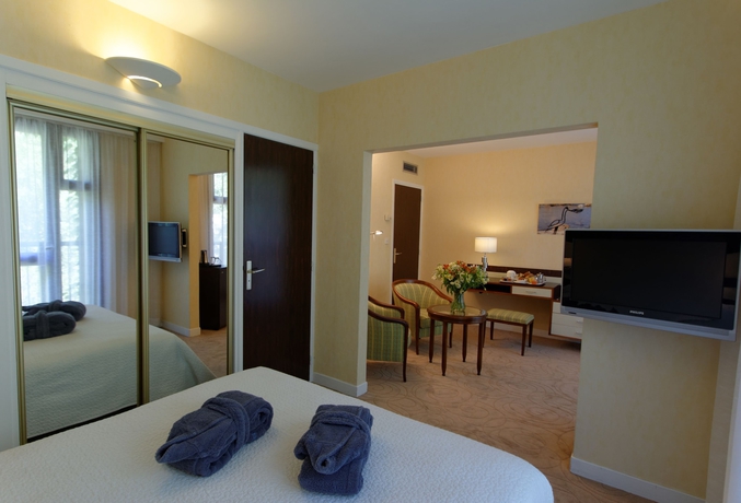 Imagen de la habitación del Hotel Villa Borghese, The Originals Relais. Foto 9