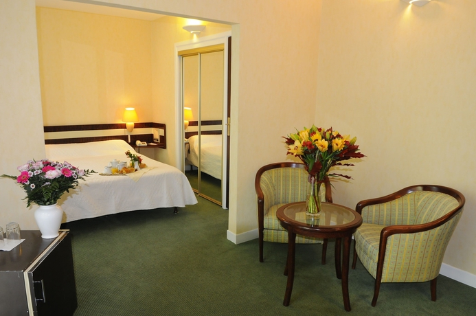 Imagen de la habitación del Hotel Villa Borghese, The Originals Relais. Foto 13