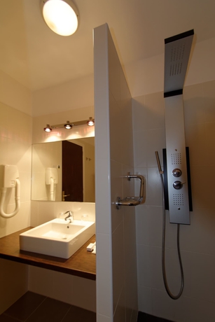 Imagen de la habitación del Hotel Villa Borghese, The Originals Relais. Foto 16