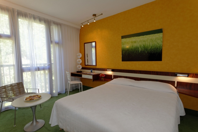 Imagen de la habitación del Hotel Villa Borghese, The Originals Relais. Foto 19