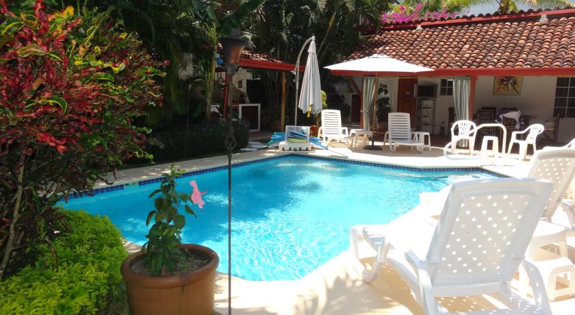 Imagen de la piscina del Hotel Villa Botero By Casa Mojito Bandb. Foto 10