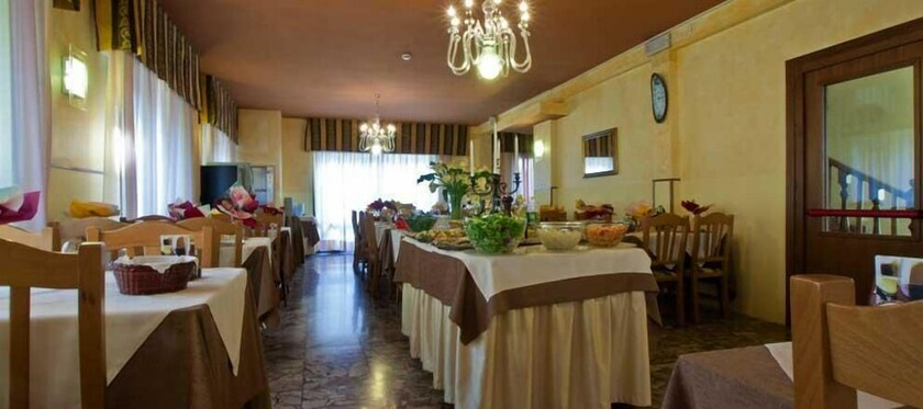 Imagen del bar/restaurante del Hotel Villa Bruna. Foto 15