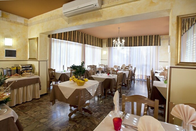 Imagen del bar/restaurante del Hotel Villa Bruna. Foto 17