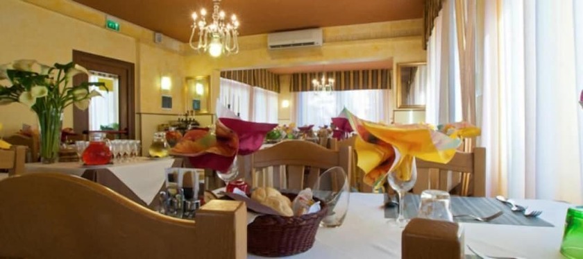Imagen del bar/restaurante del Hotel Villa Bruna. Foto 18