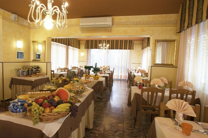 Imagen del bar/restaurante del Hotel Villa Bruna. Foto 21