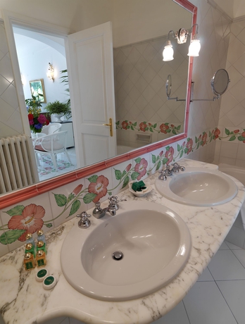 Imagen de la habitación del Hotel Villa Brunella. Foto 7