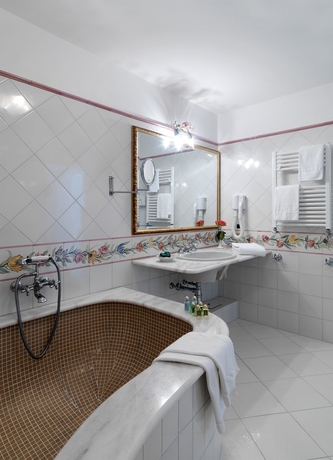 Imagen de la habitación del Hotel Villa Brunella. Foto 11