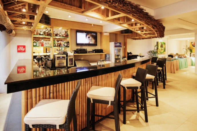 Imagen del bar/restaurante del Hotel Villa Caemilla Beach Boutique Hotel. Foto 5