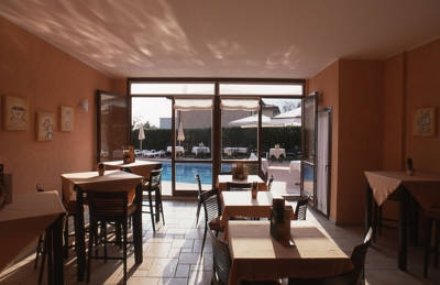 Imagen del bar/restaurante del Hotel Villa C&agrave; Nova. Foto 2