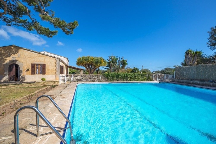 Imagen de la piscina del Hotel Villa Can Cirerol. Foto 16