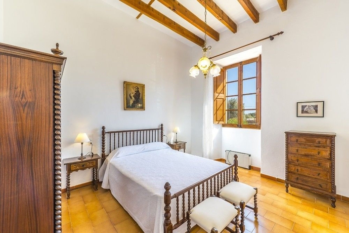 Imagen de la habitación del Hotel Villa Can Cirerol. Foto 4