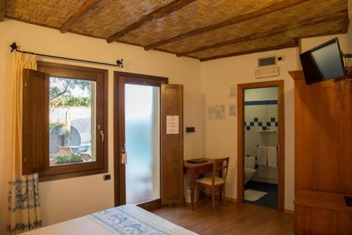 Imagen de la habitación del Hotel Villa Canu. Foto 7