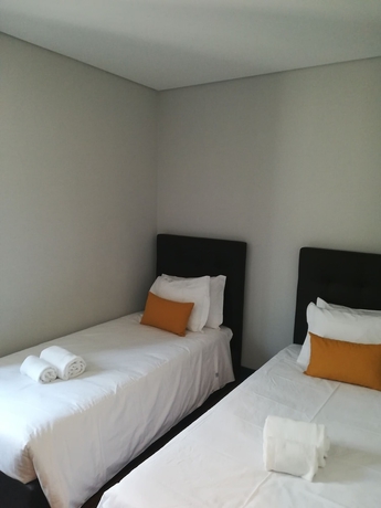 Imagen de la habitación del Hotel Villa Caparica Hostel. Foto 15