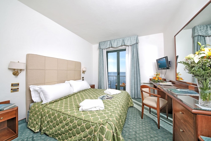 Imagen de la habitación del Hotel Villa Capri, Gardone Riviera. Foto 7