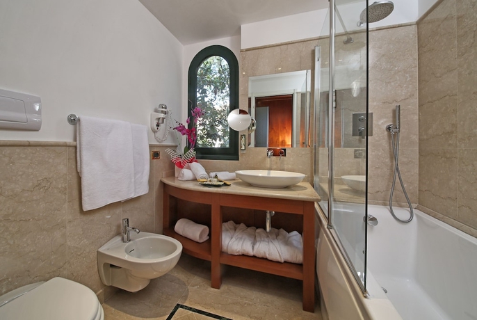 Imagen de la habitación del Hotel Villa Capri, Gardone Riviera. Foto 10