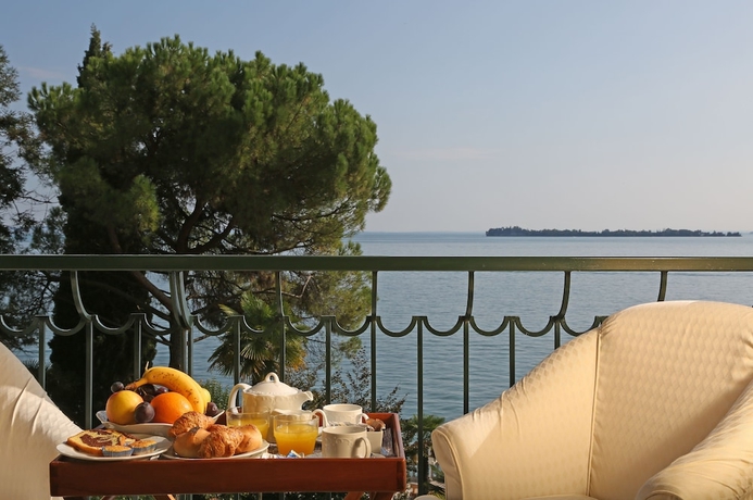 Imagen de la habitación del Hotel Villa Capri, Gardone Riviera. Foto 11