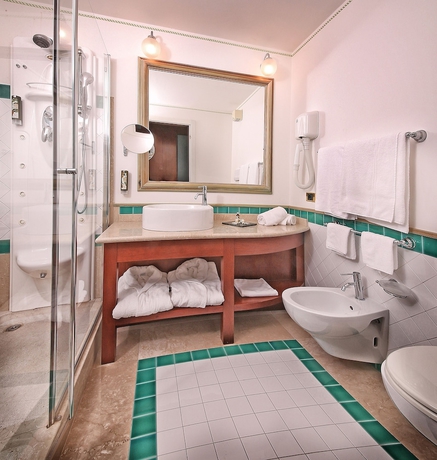 Imagen de la habitación del Hotel Villa Capri, Gardone Riviera. Foto 12