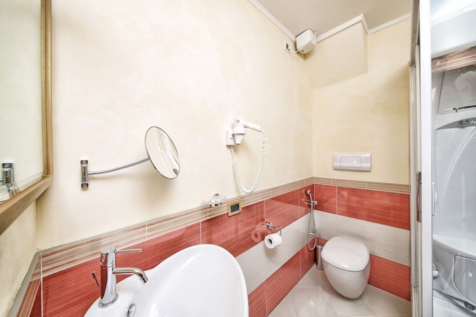 Imagen de la habitación del Hotel Villa Capri, Gardone Riviera. Foto 13