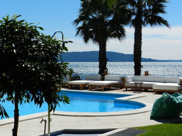 Imagen de la piscina del Hotel Villa Capri, Gardone Riviera. Foto 17