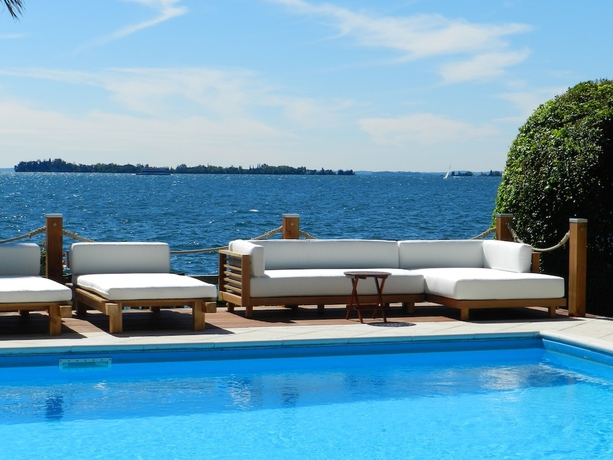 Imagen de la piscina del Hotel Villa Capri, Gardone Riviera. Foto 18