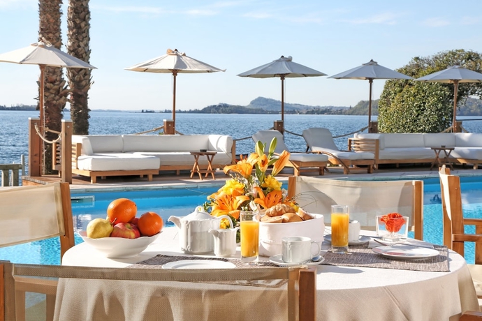 Imagen de la piscina del Hotel Villa Capri, Gardone Riviera. Foto 19