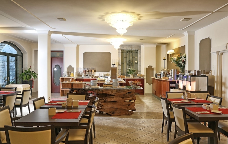 Imagen del bar/restaurante del Hotel Villa Capri, Gardone Riviera. Foto 2