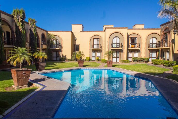 Imagen de la piscina del Hotel Villa Capri Morelia. Foto 5