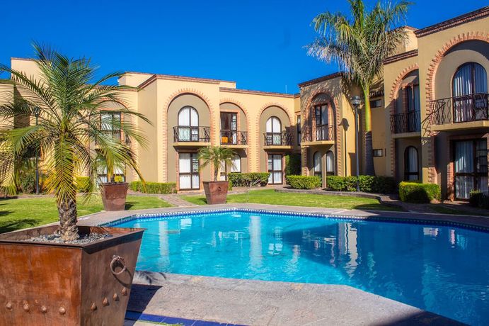 Imagen de la piscina del Hotel Villa Capri Morelia. Foto 6