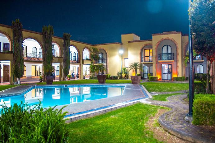 Imagen de la piscina del Hotel Villa Capri Morelia. Foto 7