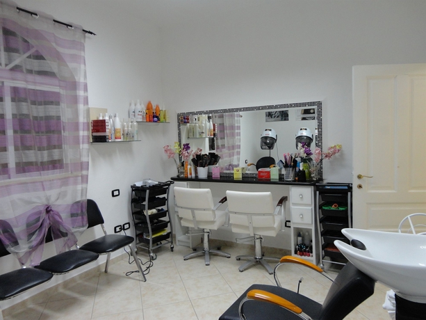 Imagen de los interiores del Hotel Villa Capri Salon and Spa. Foto 10