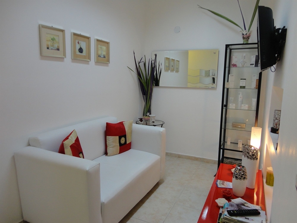 Imagen de los interiores del Hotel Villa Capri Salon and Spa. Foto 11