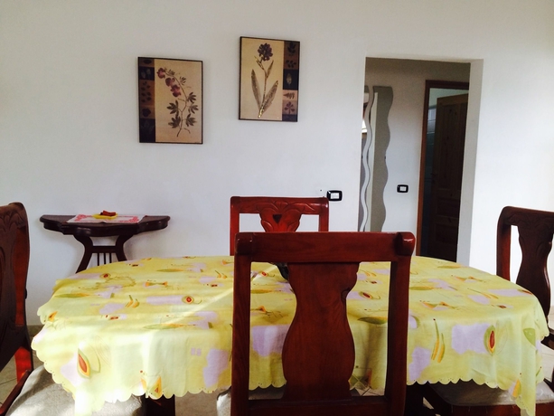 Imagen de la habitación del Hotel Villa Capri Salon and Spa. Foto 8