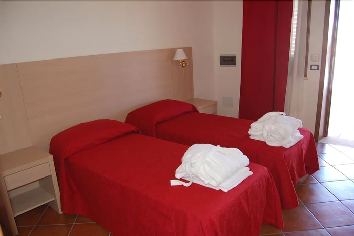 Imagen de la habitación del Hotel Villa Carlo Resort. Foto 3