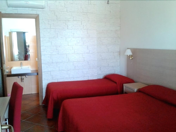 Imagen de la habitación del Hotel Villa Carlo Resort. Foto 4