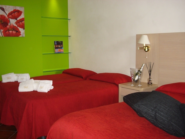 Imagen de la habitación del Hotel Villa Carlo Resort. Foto 5