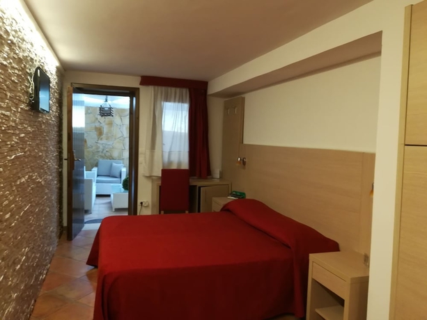 Imagen de la habitación del Hotel Villa Carlo Resort. Foto 6