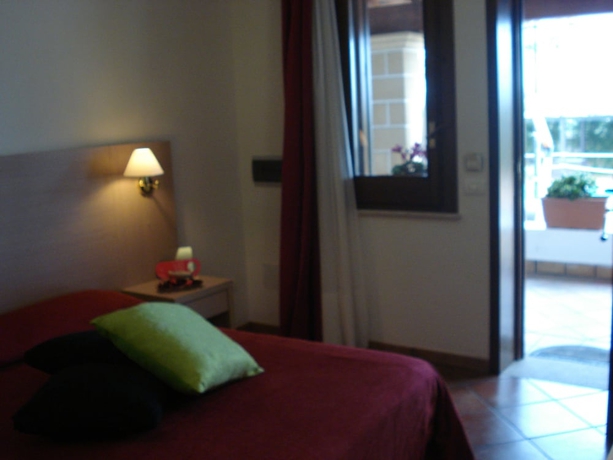 Imagen de la habitación del Hotel Villa Carlo Resort. Foto 7