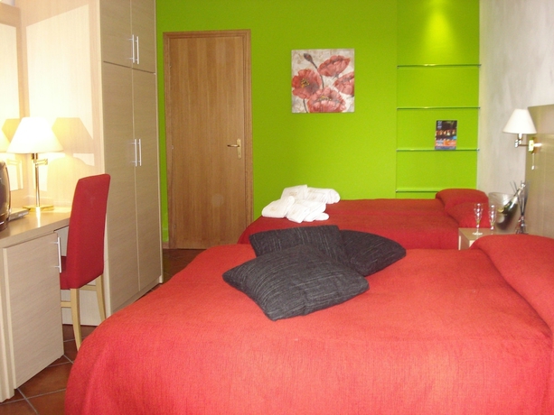 Imagen de la habitación del Hotel Villa Carlo Resort. Foto 11