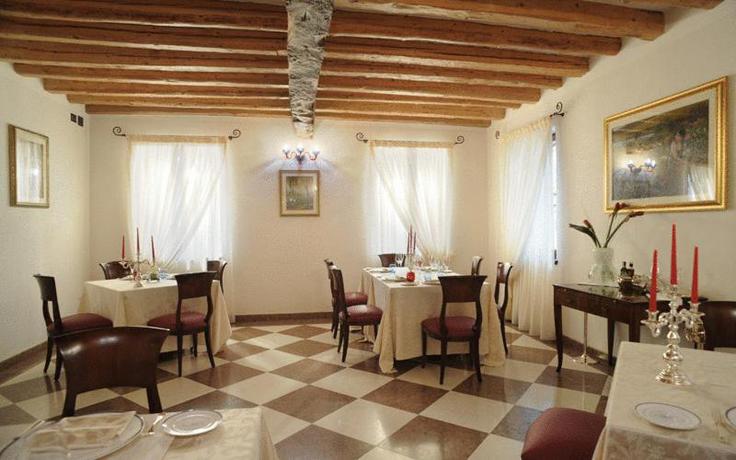 Imagen del bar/restaurante del Hotel Villa Carpenada. Foto 2