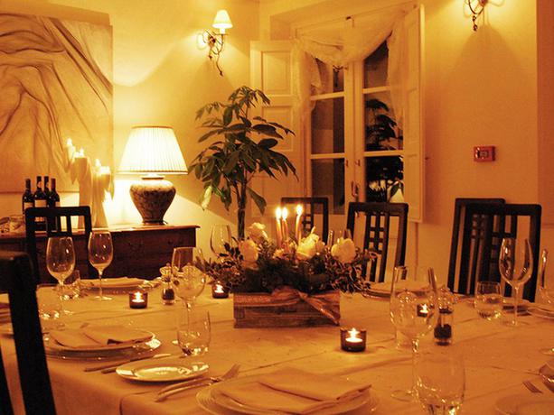 Imagen del bar/restaurante del Hotel Villa Casanova, Balbano. Foto 2