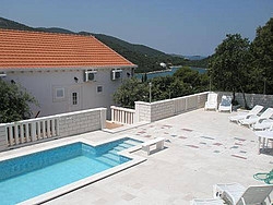 Imagen de la piscina del Hotel Villa Castello. Foto 15